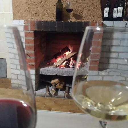 Koca Sredi Gozda * Kanal