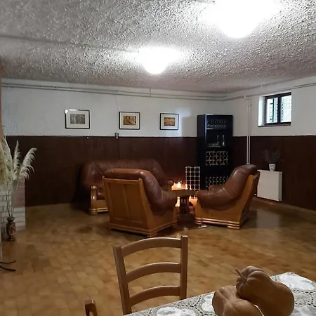 Koca Sredi Gozda * Kanal