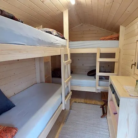 Koca Sredi Gozda Kanal