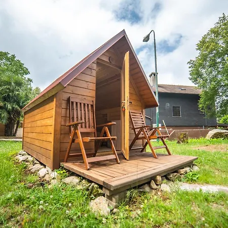 Koca Sredi Gozda * Kanal