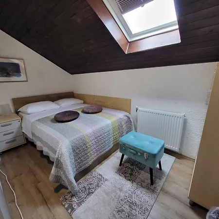 Koca Sredi Gozda * Kanal