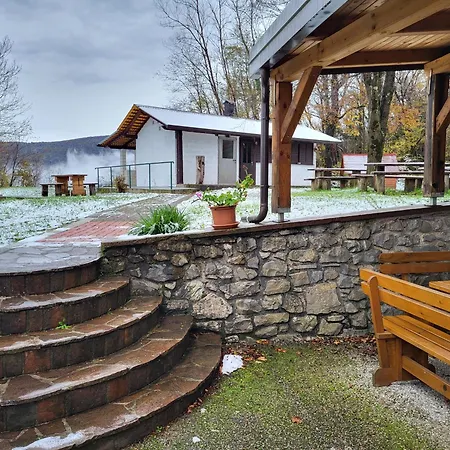 Koca Sredi Gozda 招待所