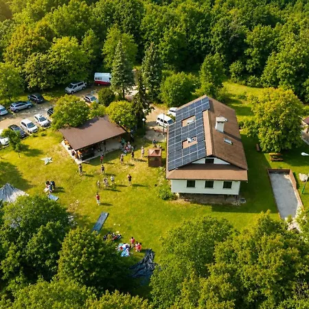 Koca Sredi Gozda * Kanal
