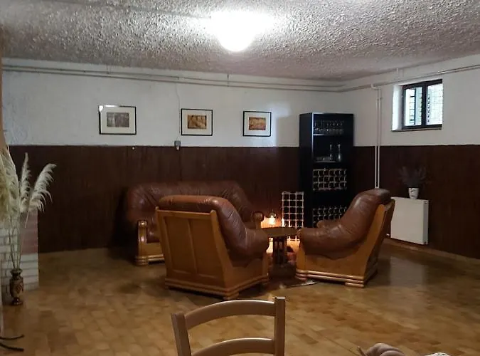 Koca Sredi Gozda * Kanal