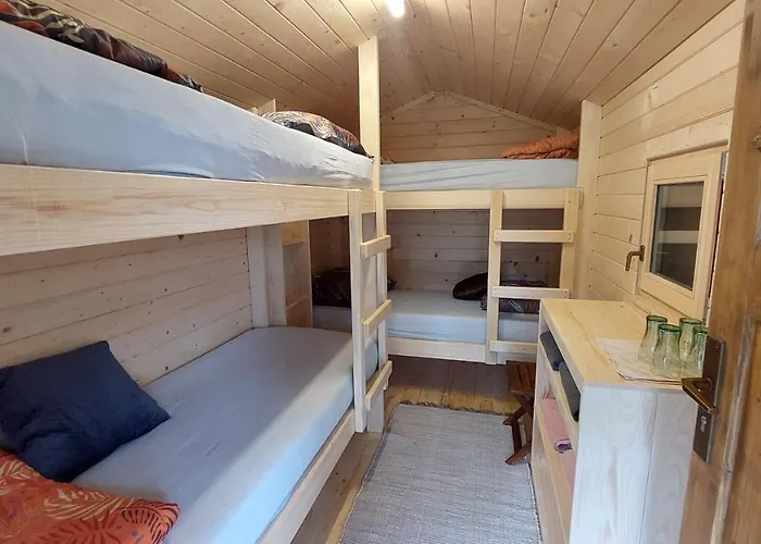 Koca Sredi Gozda Kanal