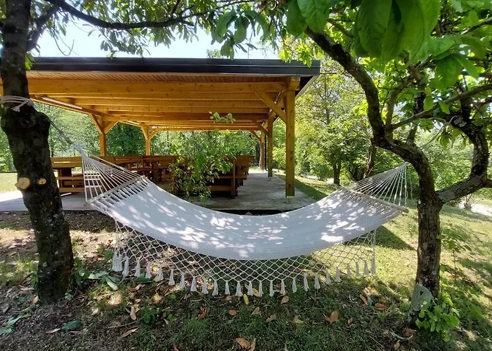 Koca Sredi Gozda Penzion Kanal