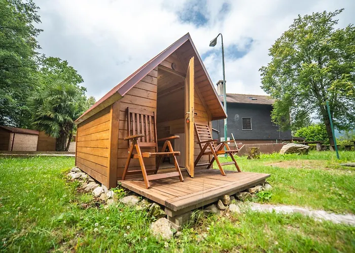 Koca Sredi Gozda * Kanal