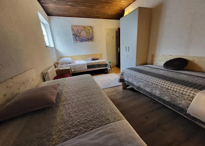 Hiša za goste Koca Sredi Gozda